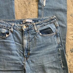 Zara | mid rise split hem medium wash jeans